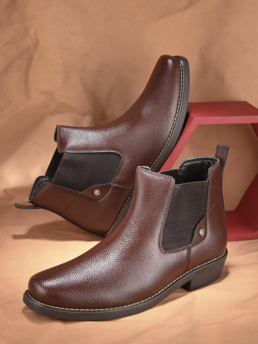 CHELSEA BOOTS